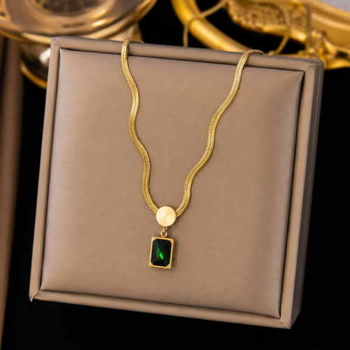 Green snake chain necklace