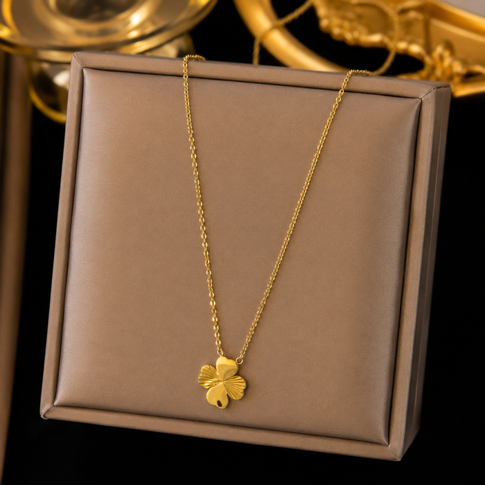 Clover necklace